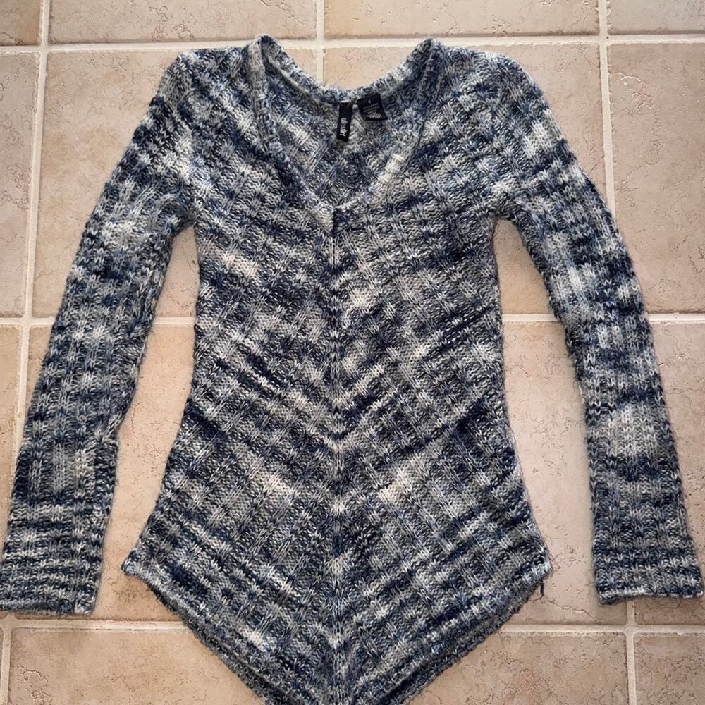 Y2k knitted long sleeve sweater size small